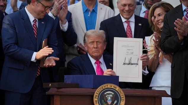 Donald trump célèbre le 4 juillet en signant sa « grande et belle loi »