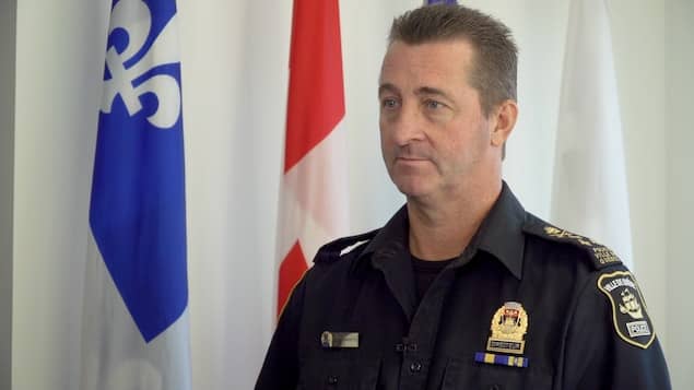 Les policiers de québec « outrés » de la hausse de salaire de leur chef
