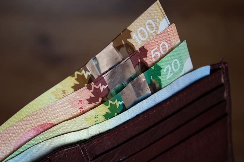 Baisse d’impôt au canada : voici combien tu auras de plus sur tes paies dès ce mois ci