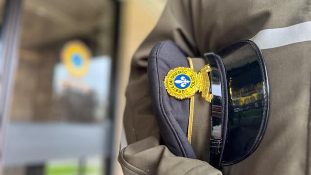 Deux policiers de la sûreté du québec arrêtés pour agression sexuelle