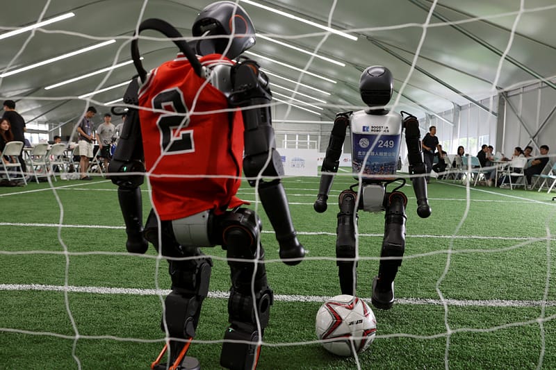 Pékin | des robots humanoïdes apprennent à jouer au soccer