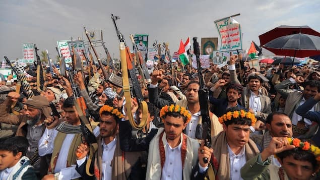 Yémen : les houthis publient une vidéo de membres d’équipage d’un bateau attaqué