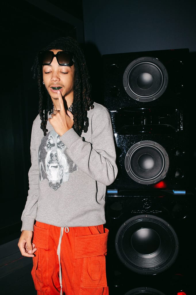 Che announces rest in bass tour