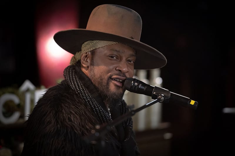 D’angelo, groundbreaking r&b artist, dies at 51