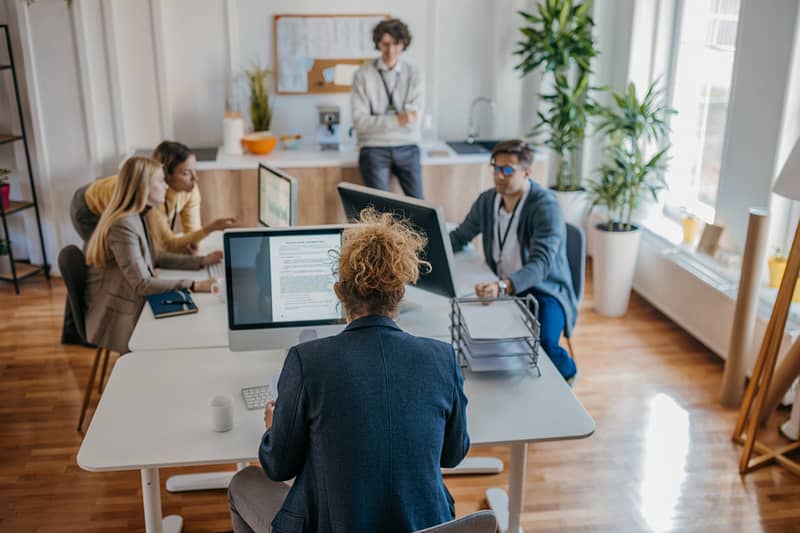 Vie au travail | les jeunes au travail sont hyperconnectés et épuisés