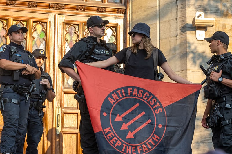 Chanteur maga à montréal | une amende à une église pour le concert de sean feucht
