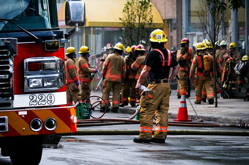 Montréal | un incendie fait rage dans le centre ville