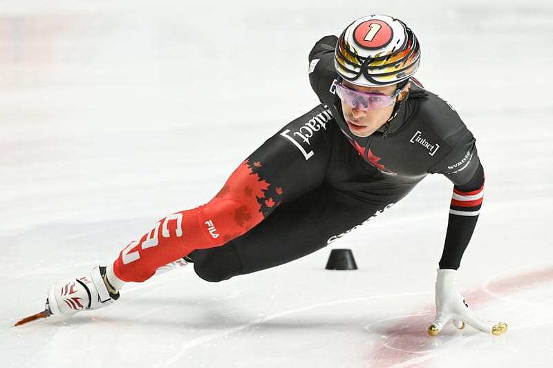 Patinage de vitesse courte piste | william dandjinou et courtney sarault raflent l’or à montréal