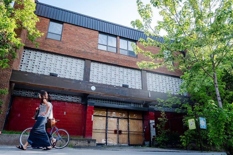 Deux jeunes électrocutés | « on ne sait pas comment ils ont pu rentrer à l’intérieur »
