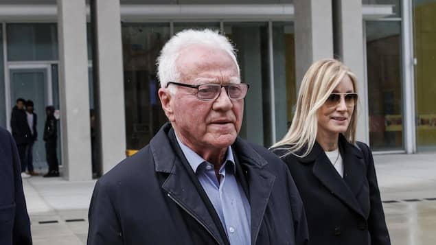Poursuite civile contre frank stronach pour agression sexuelle présumée