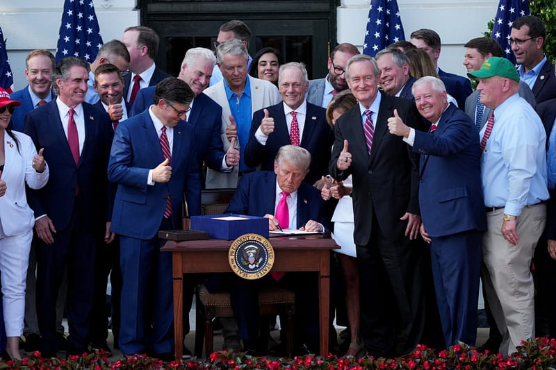 Trump signe sa loi budgétaire à la maison blanche pour la fête nationale