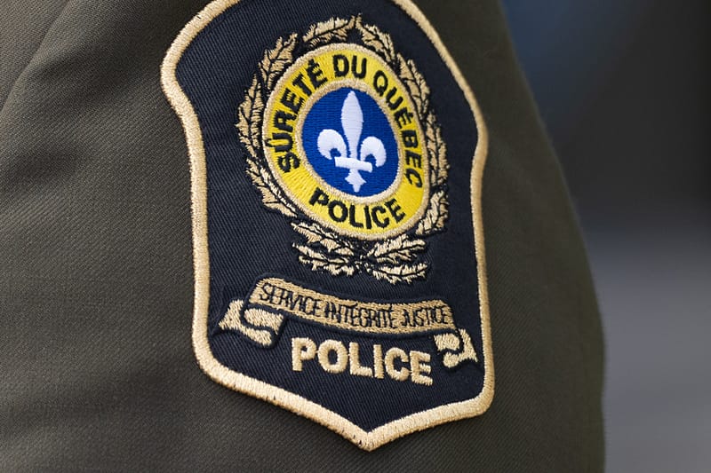 Allégations d’agression sexuelle | deux agents de la sûreté du québec arrêtés