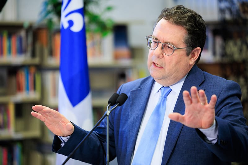 Bernard drainville officialise le vouvoiement en classe