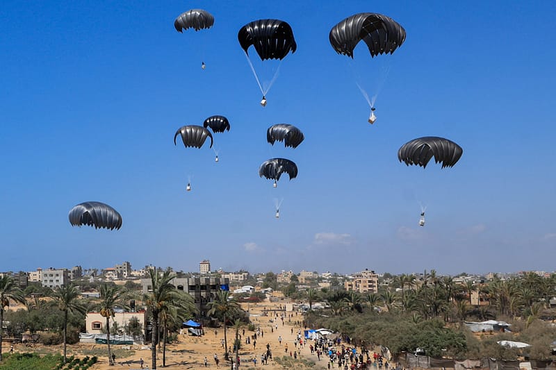 Après l’assouplissement des restrictions | de l’aide canadienne parachutée sur la bande de gaza