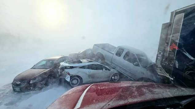 Un Blizzard Entraîne L’accident De Centaines De Véhicules Dans Le Sud Du Manitoba