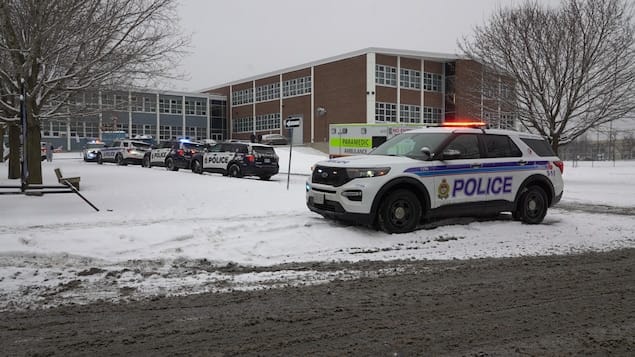 Agression Dans Une école Secondaire à Ottawa : Deux Jeunes Finalement Accusés