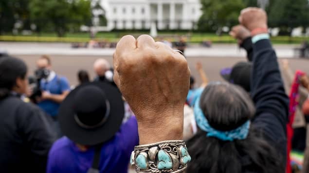 Raids Et Droit De Sol : Les Autochtones Touchés Par Les Décrets De Trump…sur L’immigration