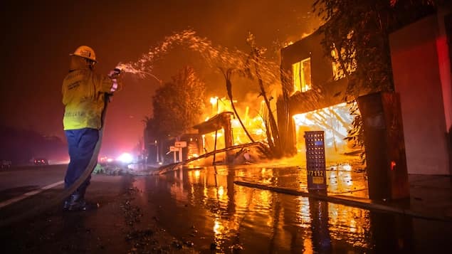 Incendies à Los Angeles : La Lutte Contre Les Flammes Continue