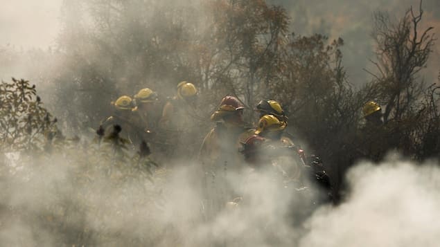 Incendies En Californie : Les Autorités Hissent Le Drapeau Rouge Jusqu’à Mercredi