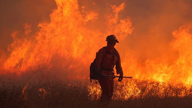 Sepulveda Et Hugues, De Récents Feux Qui Tiennent Los Angeles En Alerte