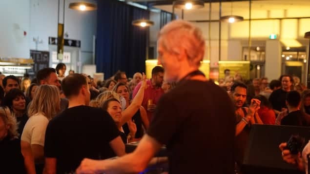 Danser En Boîte De Nuit Dès La Fin De L’après Midi