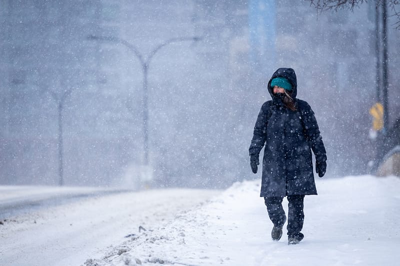 Sorties De Routes Et Neige Abondante